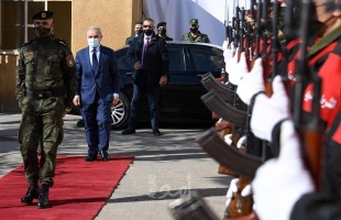 اشتية: الرئيس عباس يتوجه إلى القاهرة للمشاركة في القمة الثلاثية