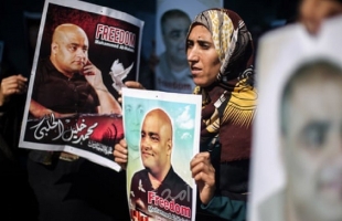 الغارديان: إسرائيل تتعرض لضغوط لإنهاء قضية عامل الإغاثة الفلسطيني "محمد الحلبي"