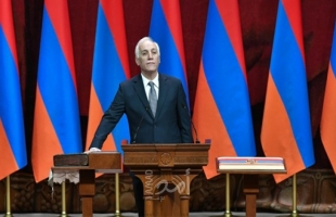 رئيس أرمينيا الجديد يؤدى اليمين الدستورية ويتولى مهام منصبه