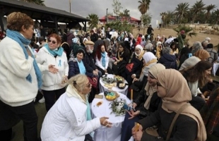 فرانس برس: فلسطينيات وإسرائيليات يعقدن مؤتمر سلام على ضفاف البحر الميت
