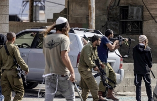 إصابة شاب في هجوم للمستوطنين على "تل الرميدة" وسط الخليل