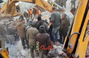 وفاة (10) أشخاص بانهيار مبنى في حلب