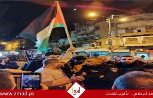 شرطة الاحتلال تمنع عضو الكنيست كسيف من رفع العلم الفلسطيني في حيفا