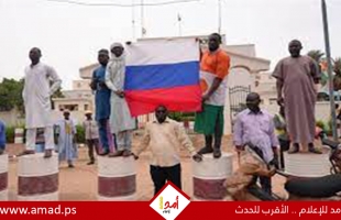 متظاهري النيجر يرفعون العلم الروسي على السفارة الفرنسية.. وفرنسا: "سنرد بقوة"