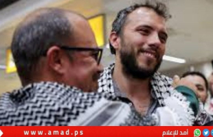 الناشط البرازيلي أفيلا يصل بلاده ويتهم إسرائيل بتعذيبه