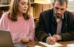 أحلام مستغانمي والعنوان المربك في كتاب "أصبحتُ أنتَ"