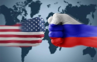 "سيناتور روسي" يسخر من حديث ناطقة البيت الأبيض عن الحوار مع موسكو