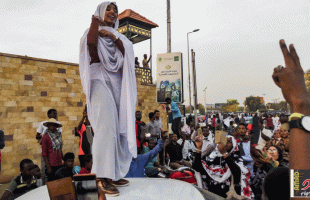 على طريق "إزالة" نظام" الإخوان".. السودان يلغي قانون زي النساء والجلد