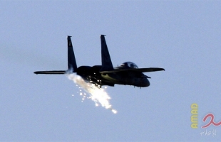 طائرات مروحية إسرائيلية تحلق على ارتفاعات منخفضة في سماء قطاع غزة