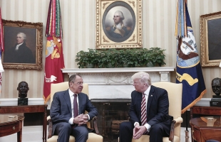 صحيفة أمريكية "تكشف سبب" تكتم واشنطن على مضمون محادثات بين ترامب ولافروف