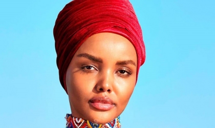 بمشاركة عارضة صومالية... علامة تجارية عالمية تكشف عن أول حجاب لها