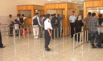سلطات الاحتلال تمنع سفر 3 مواطنين عبر معبر الكرامة