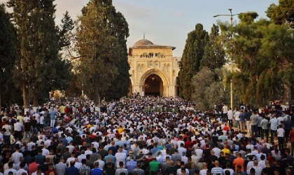 الرئيس عباس يدعو لاقتصار فعاليات عيد الفطر على الشعائر الدينية