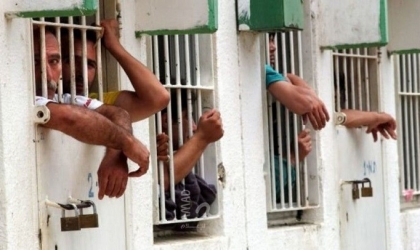 مركز  فلسطين: 54 اسيراً أمضوا ما يزيد عن 20 عاماً في السجون الإسرائيلية