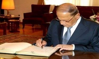 الرئيس اللبناني يقبل استقالة الحريري ويطلب منه تصريف الأعمال لحين تشكيل حكومة جديدة