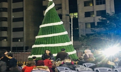 خوري يشارك في اضاءة "شجرة الميلاد" بالقدس