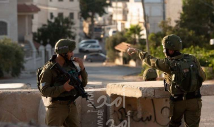 قوات الاحتلال تستولي على معدات ورشة حدادة في سلفيت