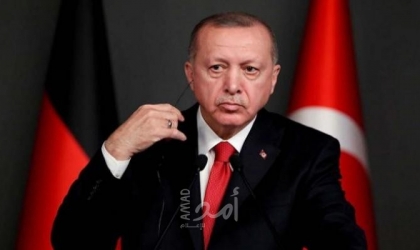 قناة "الغد" تذيع فيديو لأردوغان في موقف محرج على الهواء مباشرة