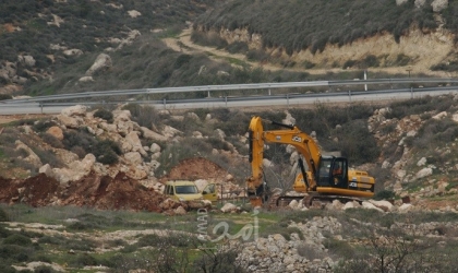 جرافات الاحتلال تواصل تجريف أراضٍ شرق قلقيلية