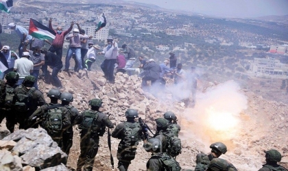 الخليل: قوات الاحتلال تعتدي على المشاركين في فعالية ضد الاستيطان