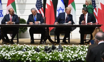 اعلام عبري: إدارة ترامب تعمل بصعوبة لتحقيق اتفاق تطبيع جديد بين إسرائيل ودولة عربية