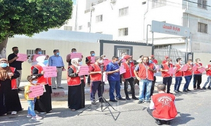 وقفات دعم وإسناد للعمال المتضررين من كورونا تعم كافة محافظات غزة رفضاً لسياسة التمييز في توزيع المساعدات