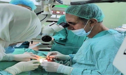 مجمع ناصر الطبي يستأنف إجراء العمليات الجراحية في قسم جراحة العيون