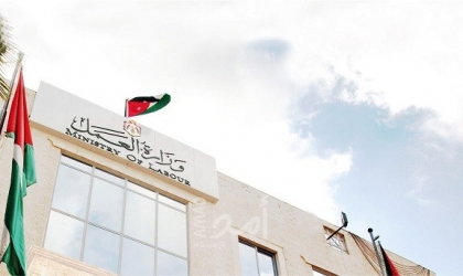 وزارة العمل والصندوق العربي يوقعان اتفاقية لدعم الاحتياجات الأساسية لعمال غزة في المحافظات الشمالية