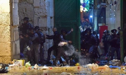 القدس: إصابات واعتقالات خلال مواجهات في باب العامود