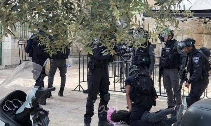 القدس: قوات الاحتلال تعتقل فتى مصاب من العيسوية