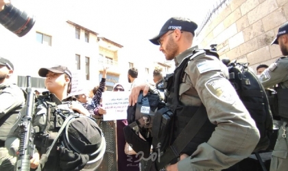 شرطة الاحتلال تقمع المصلين في حي  وادي الجوز بالقدس