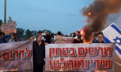 إسرائيليون يغلقون الطريق أمام شاحنات المواد الغذائية لمنع إدخالها إلى غزة