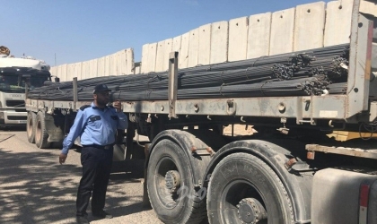 غزة: إدخال حديد البناء عبر كرم أبو سالم