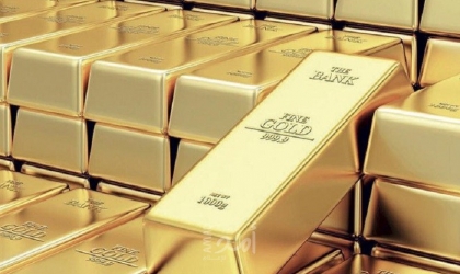 الذهب يهبط بعد بلوغه أعلى مستوى خلال 8 أشهر