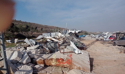 الخليل: جيش الاحتلال يهدم "غرفة زراعية" ويجرف أرضا ويقتلع (15) شجرة زيتون