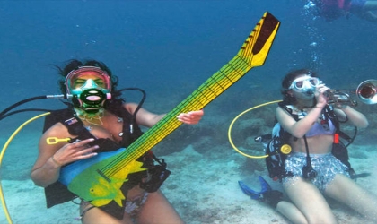 حفل موسيقى في قاع البحر بفلوريدا للتوعية بحماية الشعاب المرجانية