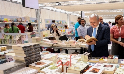 اشتية يفتتح معرض فلسطين الدولي للكتاب