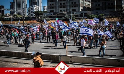 عائلات الرهائن تُغلق شارعاً في تل أبيب وتتهم نتنياهو بإفشال التوصل لاتفاق