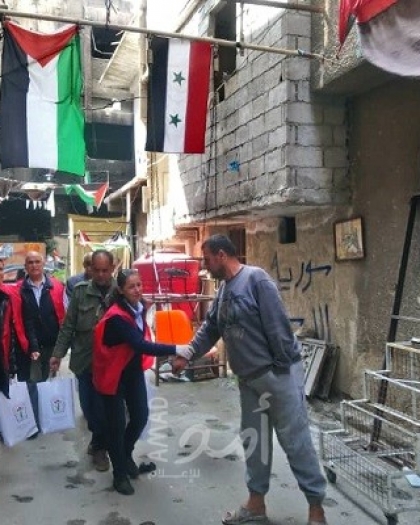 منظمة التحرير توزع منظفات ومعقمات على أبناء شعبنا في اليرموك