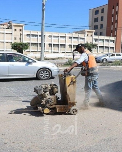بلدية غزة تشرع بصيانة صيانة شارع الأقصى غرب المدينة