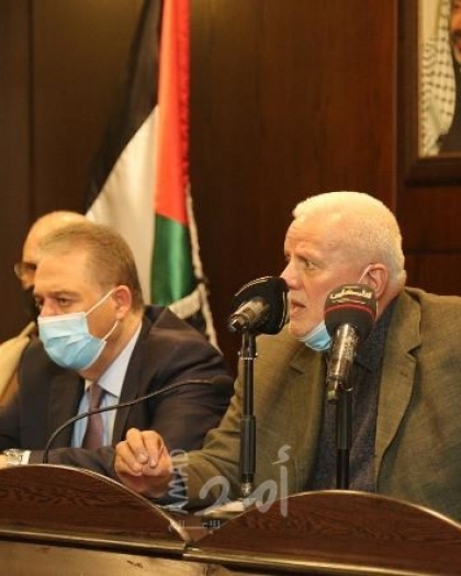 بعد فضيحة أمن السفارة.. دبور يستقبل وفد من الفلسطينين  النازحين من سوريا