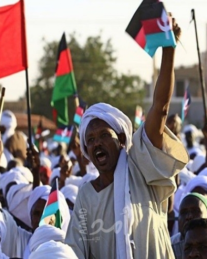 استمرار المظاهرات وقطع الإنترنت وإغلاق الجسور.. السودان إلى أين ؟!